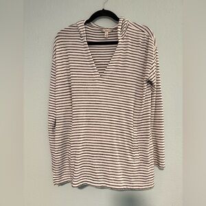 Banana Republic - Lexuspun Striped V-Neck Long Sleeve Top. Size M